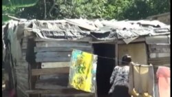 Bayameses con improvisadas viviendas ya no esperan por el gobierno