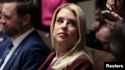 Pam Bondi durante una reunión de gabinete con el presidente Donald Trump, en la Casa Blanca, el 26 de marzo de 2026.