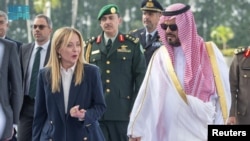 La primera ministra italiana, Giorgia Meloni, llega a Yeda, Arabia Saudita, el 3 de abril de 2026. Agencia de Prensa Saudí/Material cedido vía REUTERS.