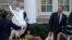 PRESIDENTE OBAMA PERDONA LA VIDA AL PAVO NACIONAL DURANTE UNA CEREMONIA DE ACCIÓN DE GRACIAS