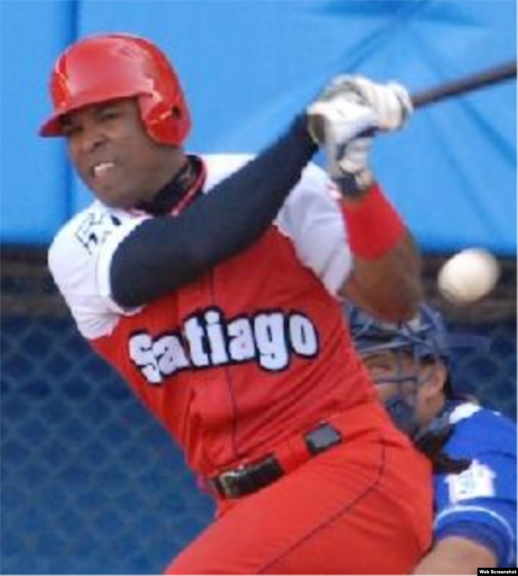 Alexei Bell, de Santiago de Cuba, fue el jugador más destacado durante la Serie Nacional 2007-08 a la edad de 24 años. Conectó 31 jonrones, robó 25 bases y le concedieron un Guante de oro.