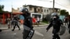 Antimotines recorren La Güinera el 12 de julio de 2021, un día después del levantamiento nacional contra el régimen comunista.