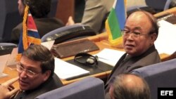  El ministro de Asuntos Exteriores norcoreano, Pak Ui-chun (der), y su colega cubano Bruno Rodríguez (izq) en Teherán, Irán. gosto de 2012. El MPNA insistirá en su 16ª Cumbre, en Teherán, en la propuesta de reformar Naciones Unidas para conseguir una orga