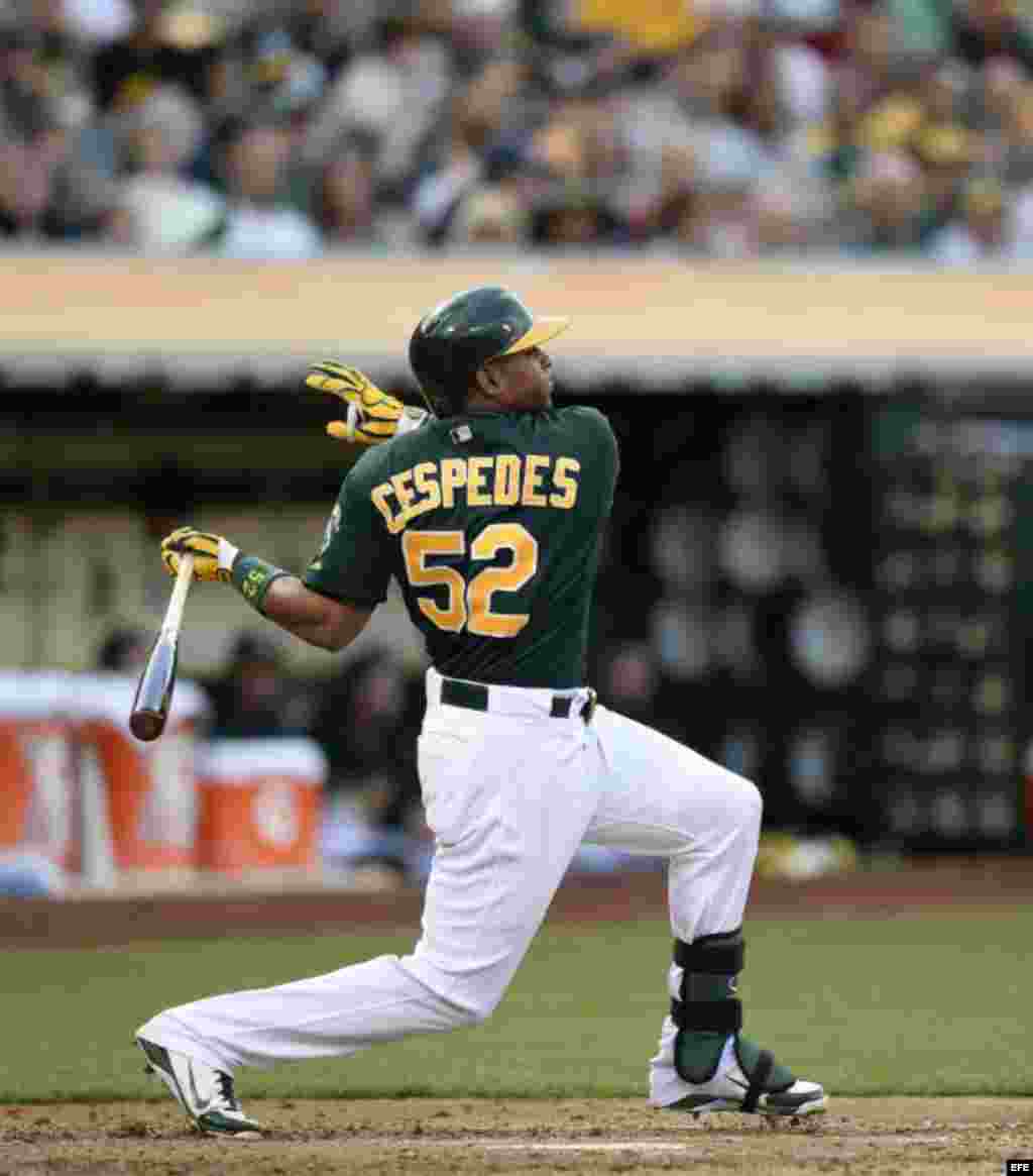 Céspedes jugó con los Atléticos de Oakland desde 2012 hasta el 31 julio de 2014. Con Oakland bateó para .292 en 2012; para .240 en 2013; y para .256 en 2014.