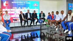 Presentación de los equipos de boxeo de Cuba y Rusia hoy, jueves 5 de diciembre de 2013.