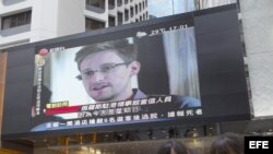 Archivo - Noticiero de Honk Kong dando información sobre Edward Snowden. 