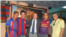 Pere Mentriut Fanes, presidente de la Federación de Peñas del Fútbol Club Barcelona, con fanáticos en Pinar del Río.