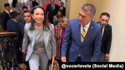 María Corina Machado en el Palacio Consistorial de la Municipalidad de Chile, donde recibió la Llave de la Ciudad por parte del alcalde Mario Desbordes.