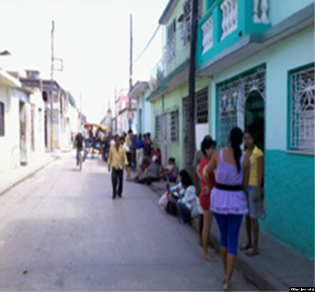 reportacuba foto eladio pupo colas racionamiento holguin