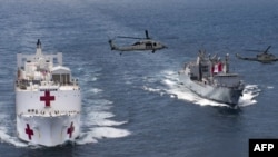 El buque-hospital USNS Comfort haciendo entrada a Santa Marta, Colombia.