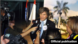 Boudou habla con medios de prensa al salir de Pabexpo donde se celabraba la Feria Cubaindustria.
