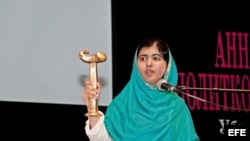 Archivo - Malala Yousafzai, recibe el premio Anna Politkovskaya. 