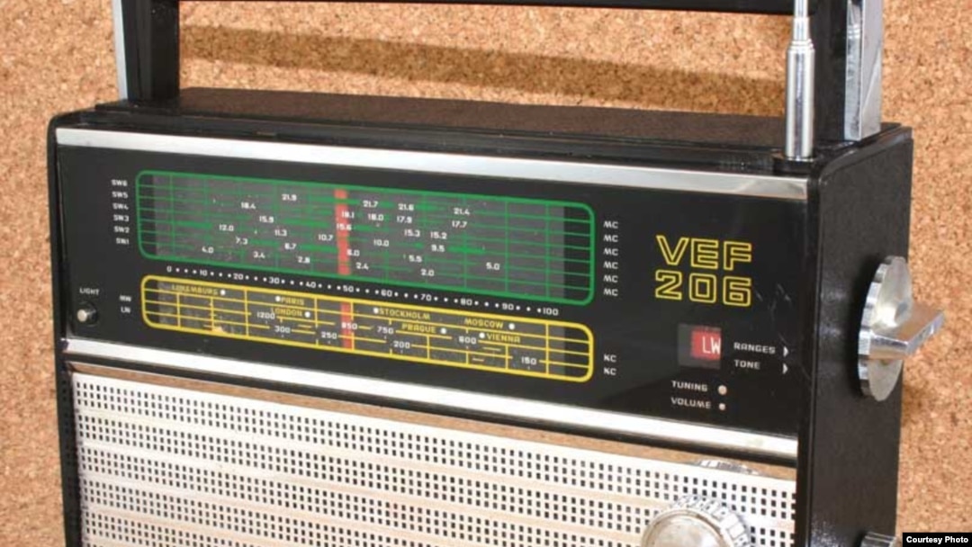 Las transmisiones de Radio Martí eran captadas en Cuba con radios soviéticos de onda corta VEF 206 y Selena.