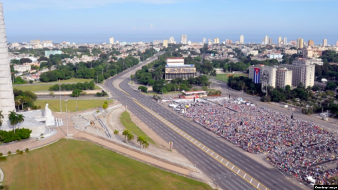 Plaza de la Revolución y Misa Papal
