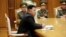 El gobernante norcoreano Kim Jong Un preside una reunión de emergencia con sus generales.