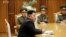 El líder de Corea del Norte, Kim Jong-un, que preside una reunión de emergencia con el Comité Central Militar del Partido de los Trabajadores. Captura de video del canal Central de Televisión de Corea facilitada por la agencia coreana Yonhap.