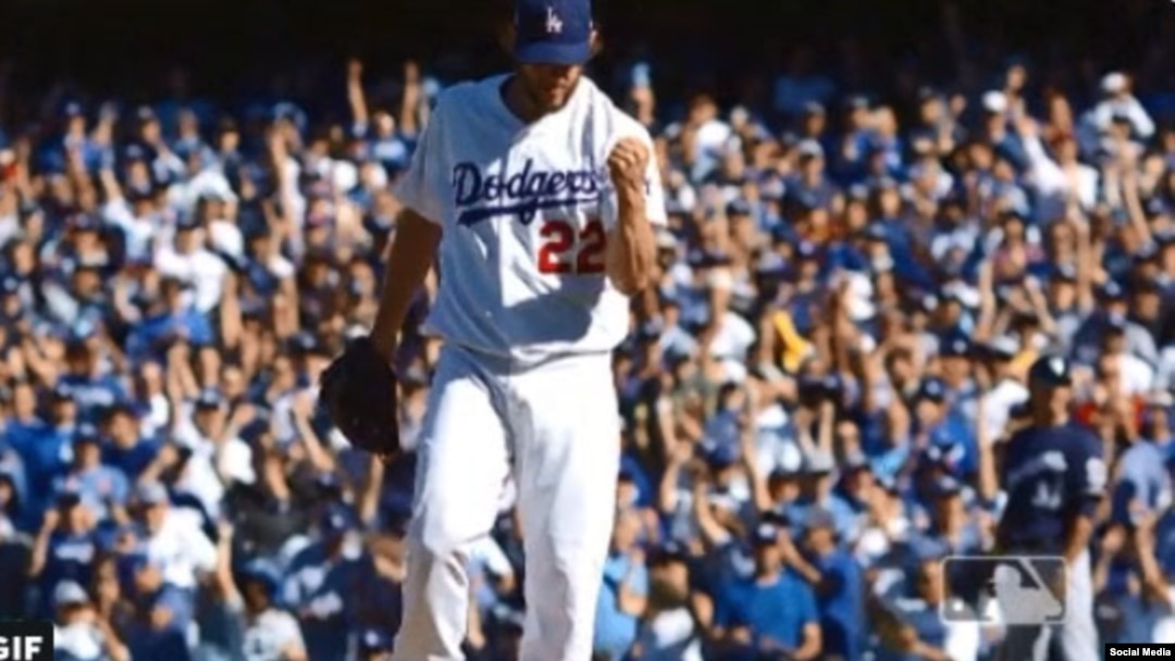 "Yessss!": Clayton Kershaw, de los Dodgers de Los Angeles, satisfecho por una buena labor. 