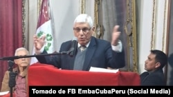 El embajador cubano en Perú, Carlos Zamora.