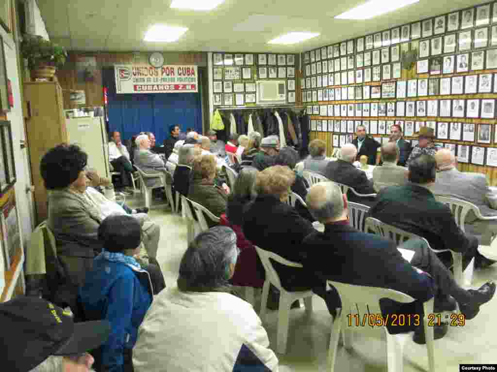 Diferentes ángulos de los asistentes. 