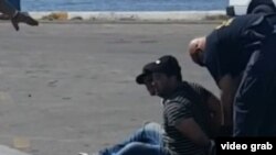 Los polizones cubanos tendrán que ganar un caso de asilo político para permanecer en EEUU. (Captura de video/Univision 23)