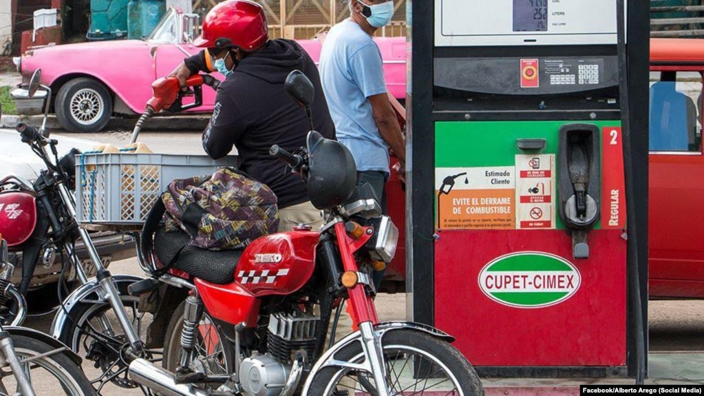 Gasolinera cubana operada por CUPET y el grupo militar CIMEX.