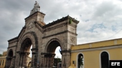 Pórtico de la Necrópolis Cristóbal Colón de La Habana. 