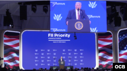 El presidente de Estados Unidos Donald Trump durante discurso en Miami Beach el 27 de marzo de 2026.