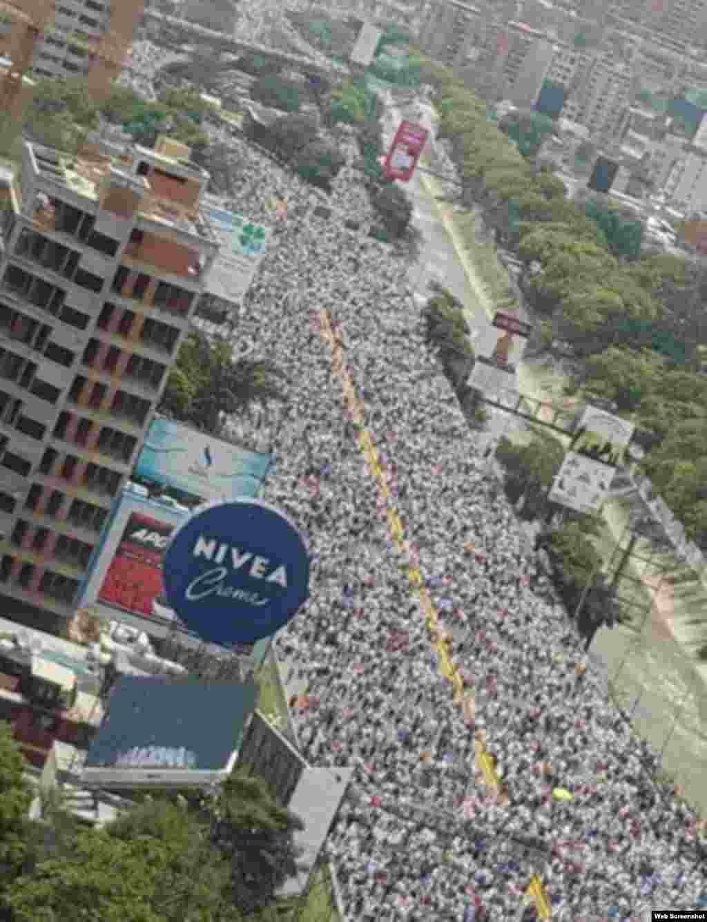 Multitudinaria protesta opositora en Venezuela.