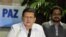 Los miembros de la delegación de las Fuerzas Armadas Revolucionarias de Colombia (FARC) en los diálogos de paz con el Gobierno colombiano, Jorge Torres Victoria, alias "Pablo Catatumbo" (i), y Luciano Marín Arango, alias Ivan