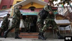 MILITARES BOLIVIANOS DE BAJO RANGO REANUDAN SUS PROTESTAS PARA PEDIR CAMBIOS EN FFAA