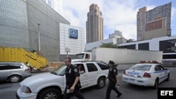 Exteriores de edificio habanero en peligro de derrumbe