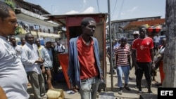 LA OMS VE ESENCIALES CONTROLES DE SALIDA EN LIBERIA, SIERRA LEONA Y GUINEA