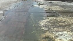 Aguas albañales corren por las calles de Manzanillo