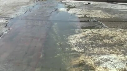 Aguas albañales corren por las calles de Manzanillo