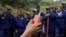 Fotografía de un grupo de civiles realizando una capacitación de desminado en Colombia