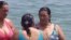 Fotografía de mujer con increíble parecido a Hugo Chávez