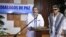 El integrante de las Fuerzas Armadas Revolucionarias de Colombia (FARC) Luis Alberto Albán (i), alias Marco León Calarcá.