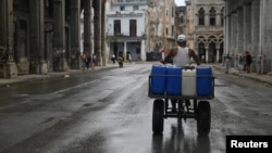 Los apagones coinciden con los horarios de bombeo de agua potable, agravando la crisis del servicio, denuncian habaneros. 