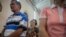 Familiares en Manzanillo de los balseros fallecidos. 
