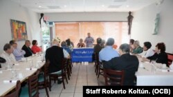 El Presidente del Pen Club de Escritores Cubanos en el Exilio, José A. Albertini, durante el desayuno efectuado en el Restaurant Fraga de la Ciudad de Miami, el 3 de noviembre de 2018. Foto Roberto Koltun OCB Staff.