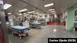 Interior del buque hospital de la Fuerza Naval de EEUU, USNS Comfort. 