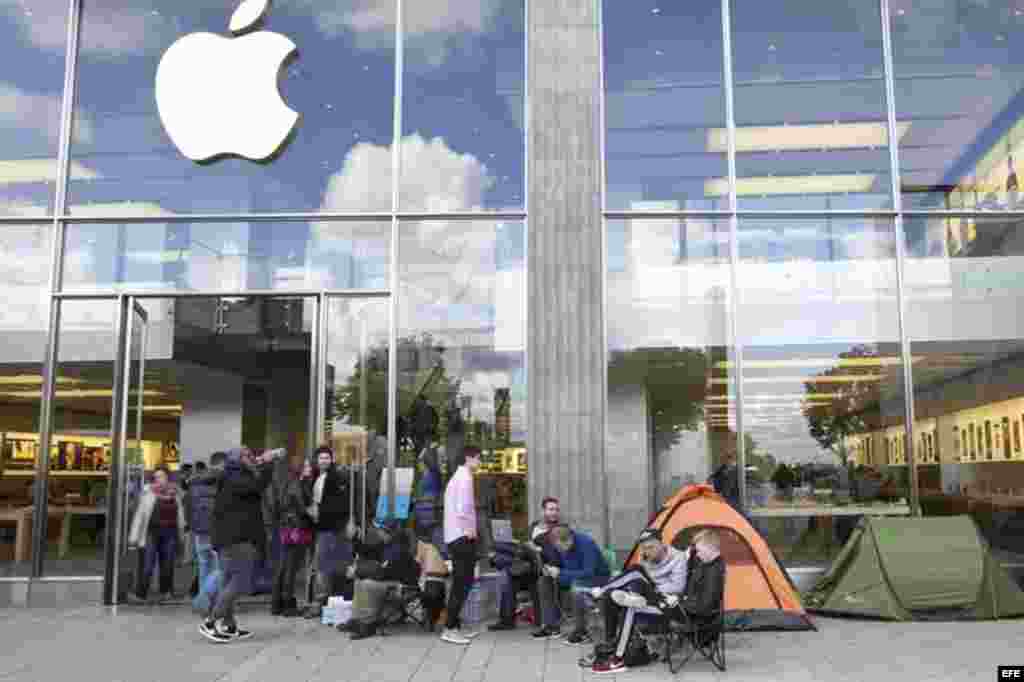 Apple pone a la venta sus nuevos modelos de iphone 5s y 5c