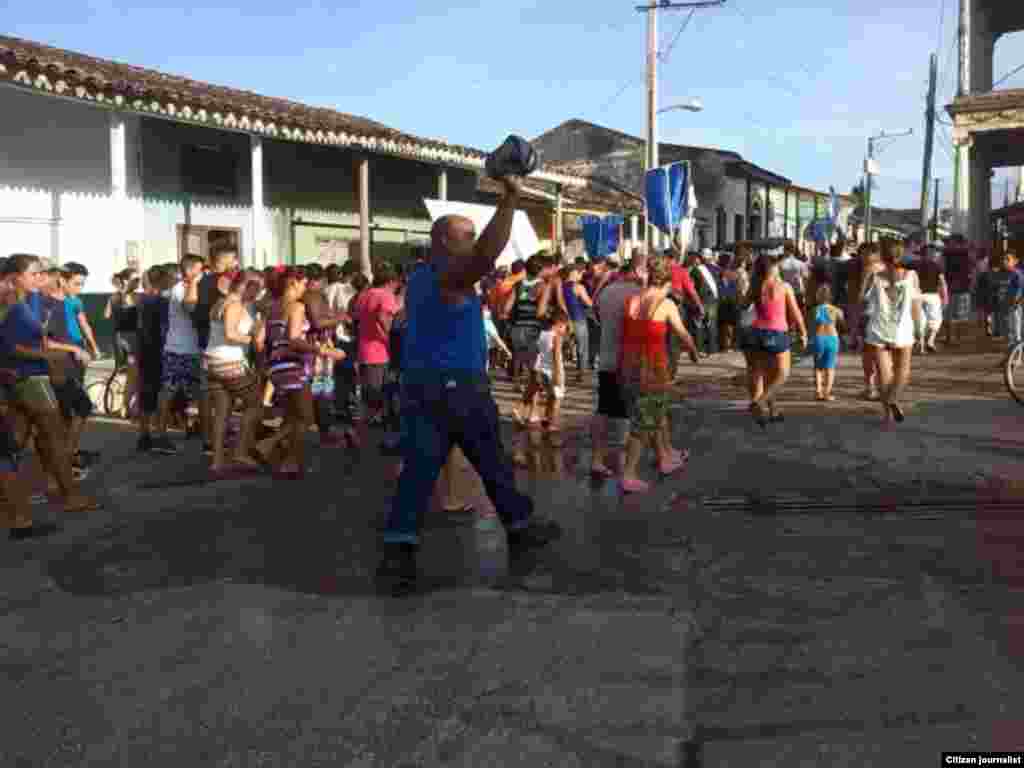 Reporta Cuba Simulacro de Parrandas en Vueltas el 27 de septiembre. Foto Niurcys Acosta. 