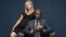 Los protagonistas de "House of Lies" Don Cheadle and Kristen Bel. (Showtime)