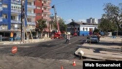 Reparación de una calle aledaña al estadio Latinoamericano.