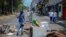 Manifestantes bloquean la avenida Carabobo en San Cristóbal (oeste) en el estado Tachira (Venezuela). ARCHIVO.