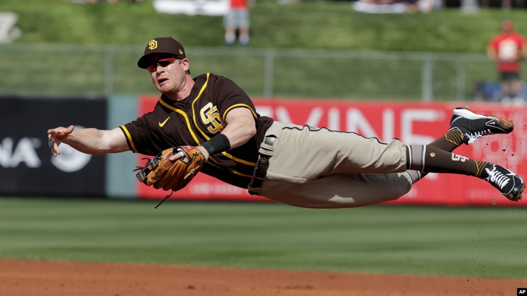 Gordon Beckham, de los Padres de San Diego, durante el entrenamiento de primavera 2020. (AP Photo/Darron Cummings, File)