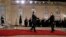 François Hollande recibe a Raúl Castro (d-i) en el Palacio del Elíseo en París.