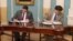 José Cabañas (i) y David Balton firman declaración conjunta EE.UU.-Cuba sobre protección ambiental