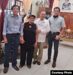 Jaime Chavarría, su esposa Margarita alonso, Monseñor Mata y Jeffer Chavarría.